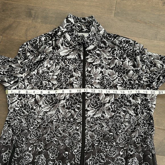 JOE FRESH Active Women’s Black White Ombré Floral Gym Zip Up Jacket, Long Sleeve - Picture 10 of 12